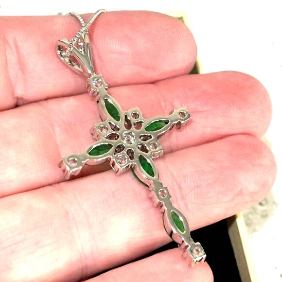 Delicate green & white crystal cross pendant silver chain religious jewelry - Picture 5 of 5